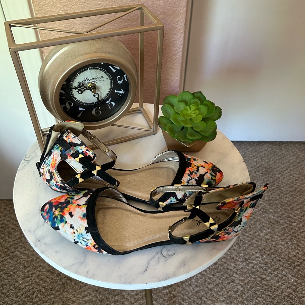 Qupid Floral Pattern Pointed Toe Flats | 9